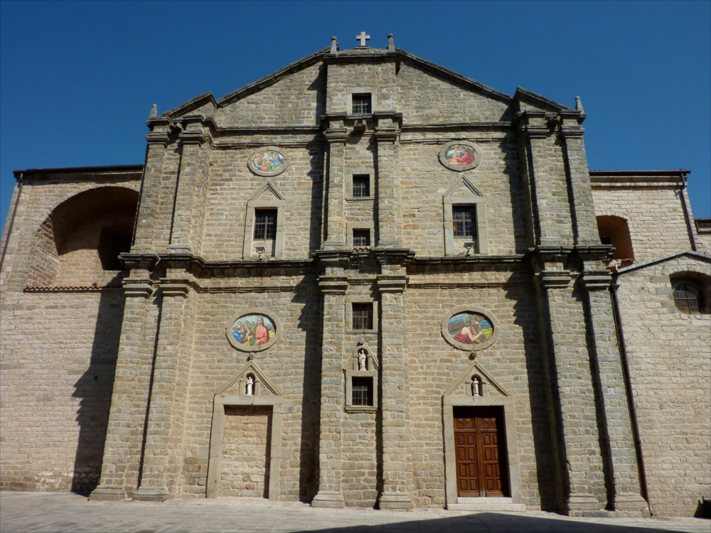 Cathédrale_San_Pietro_de_Tempio_Pausania